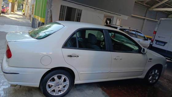 FIAT MAREA 2.4 MPI HLX 20V GASOLINA 4P AUTOMÁTICO FIAT MAREA 2.4 MPI HLX 20V GASOLINA 4P AUTOMÁTICO